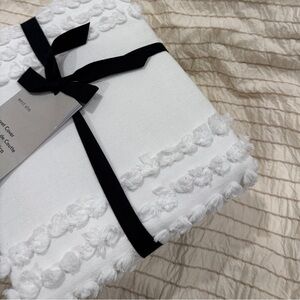 West Elm Duvet and Sham, style Candlewick, size twin, color white